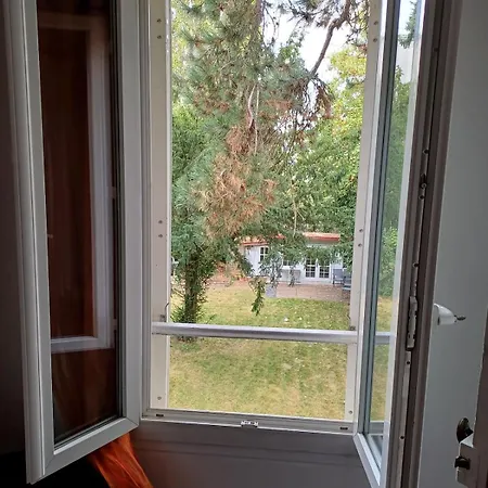 Petite Maison Dans Jardin Partage Apartment Garches